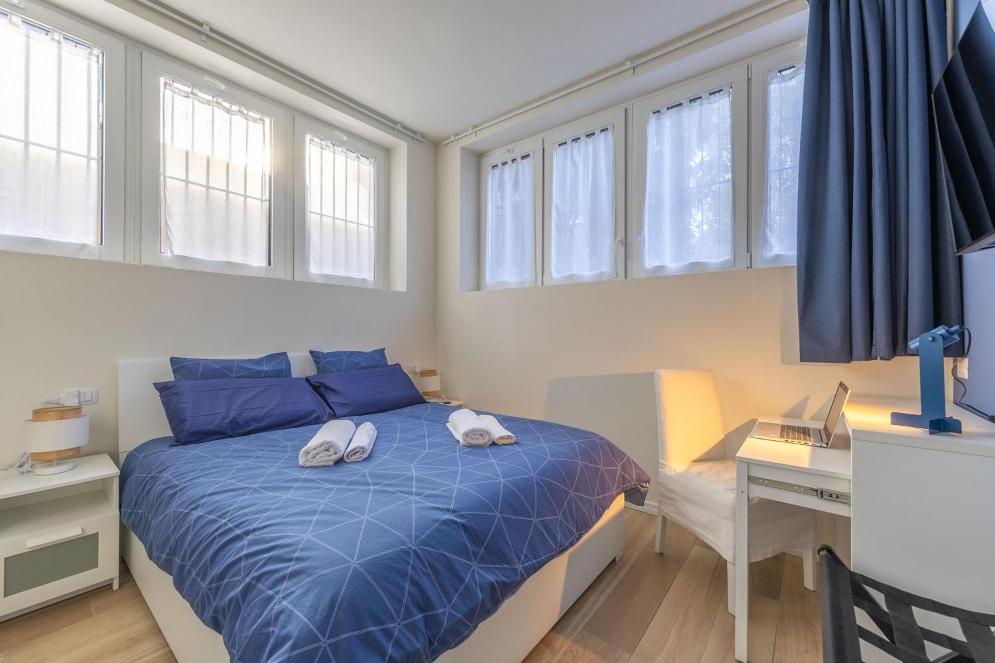 - San Siro Corner, With Private Parking Apartment